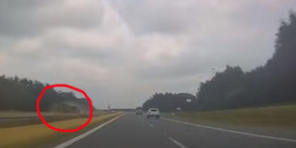Wypadek na A2. Autrostrada w kierunku Warszawy nieprzejezdna - kadr z filmu