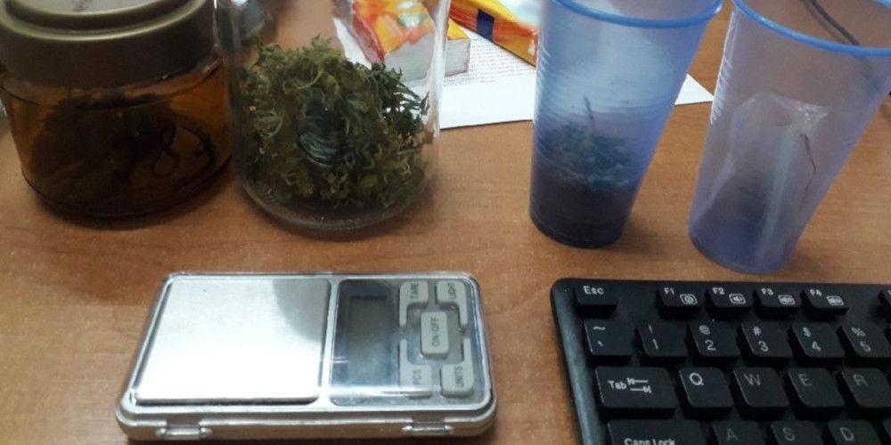 przedmioty zabezpieczone przez policje. - fot. 