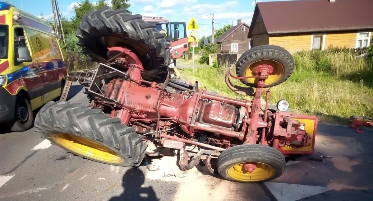 Zderzenie z ciągnikiem. Sprawca zbiegł - fot. PSP Mińsk Maz.