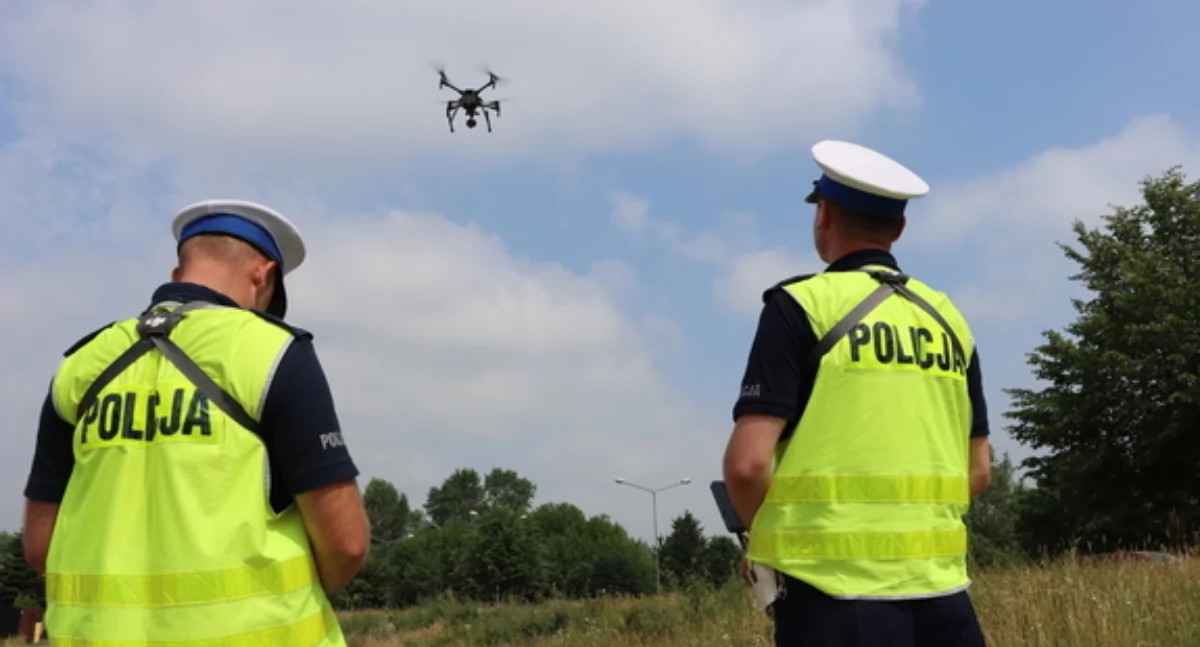 Policja, Bezpieczne przejście blisko wykroczeń ujawnionych podczas jednodniowej akcji policji - zdjęcie, fotografia