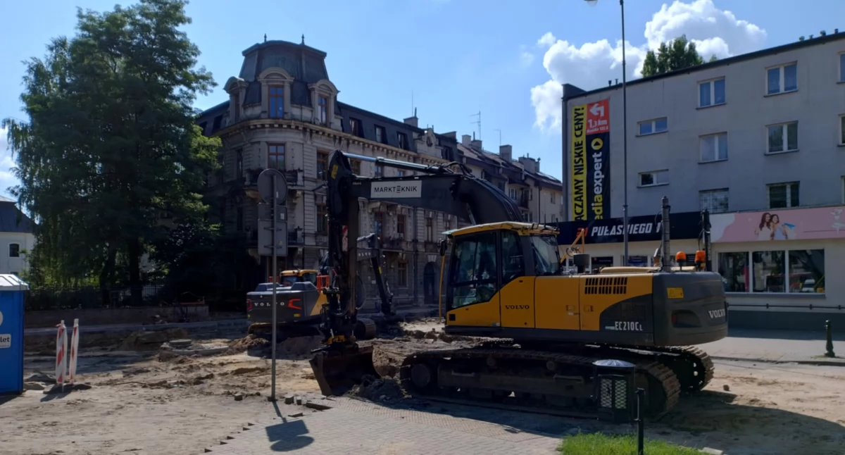Inwestycje, Pułaskiego! Podczas remontu uszkodzono rurę! - zdjęcie, fotografia