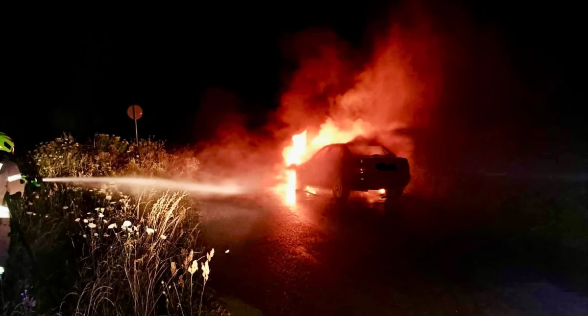 Tragiczny pożar samochodu w Grabniaku. W pojeździe znaleziono zwęglone zwłoki - fot. OSP Sobolew