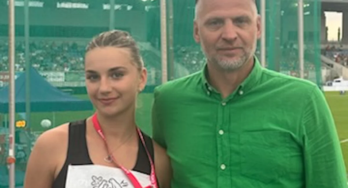 Wiktoria Gwiazdecka z trenerem Kazimierzem Zięciną fot. WLKS