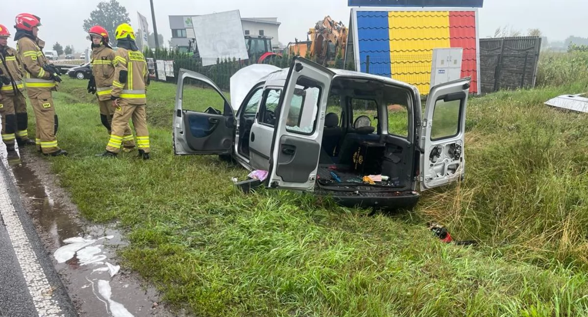 Wypadek na DK 63 w Wiśniewie – dwoje pasażerów rannych - fot. ak