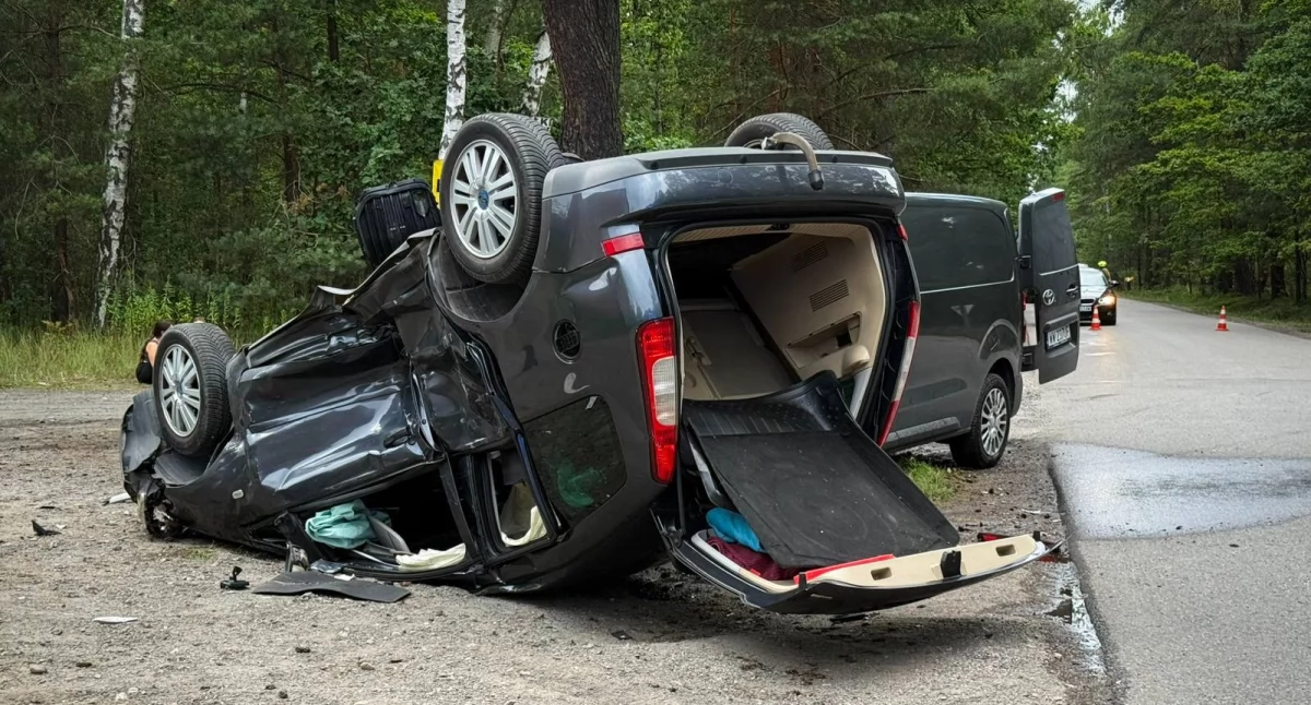 Zderzenie dwóch pojazdów w Cięciwie. Jedna osoba trafiła do szpitala - fot. OSP Cyganka