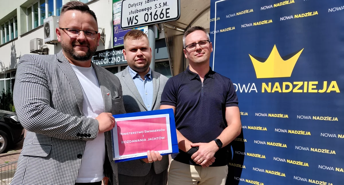 Od lewej: przewodniczący Nowej Nadziei okręgu siedlecko-ostrołęckiego Kamil Piórkowski, restaurator Maciej Skóra, przedsiębiorca Paweł Cabaj. Fot. KO