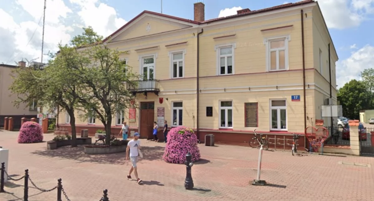 Starostwo Powiatowe w Łukowie (fot. googlemaps)