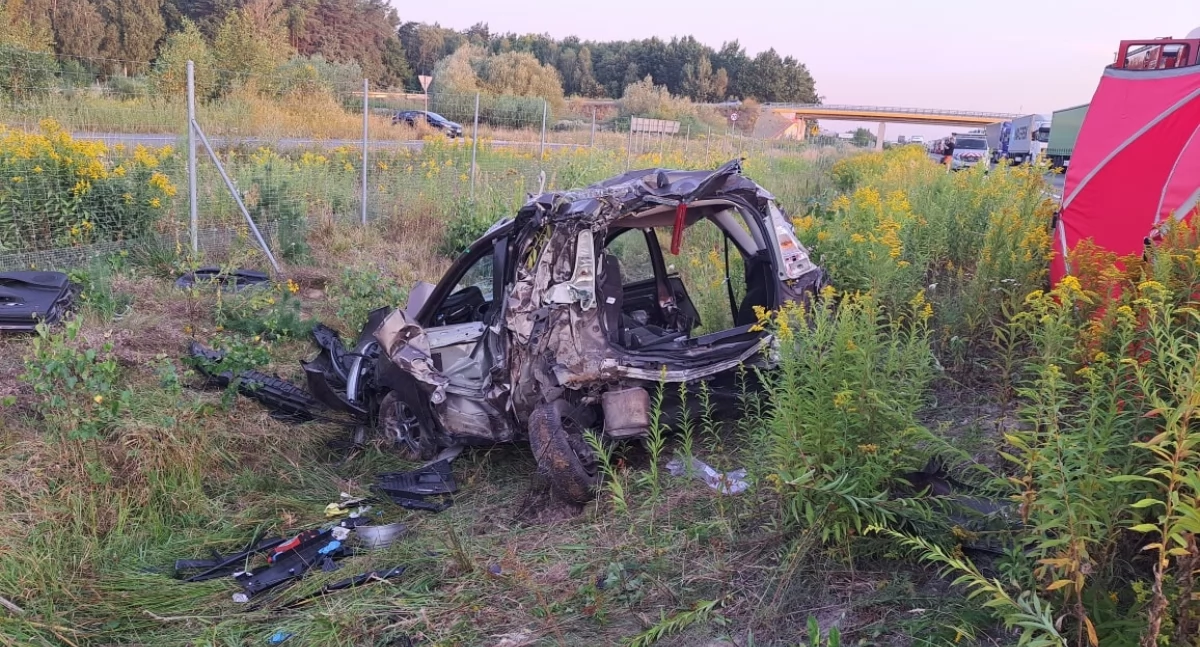 Tragiczny wypadek na S17. Dwie osoby nie żyją, trzy ranne - fot. OSP Gocław