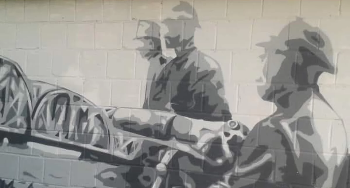 Autorem graffiti na przystanku PKS w Mierzwicach jest grupa „chłopaki z Art Open Studio z Łodzi”