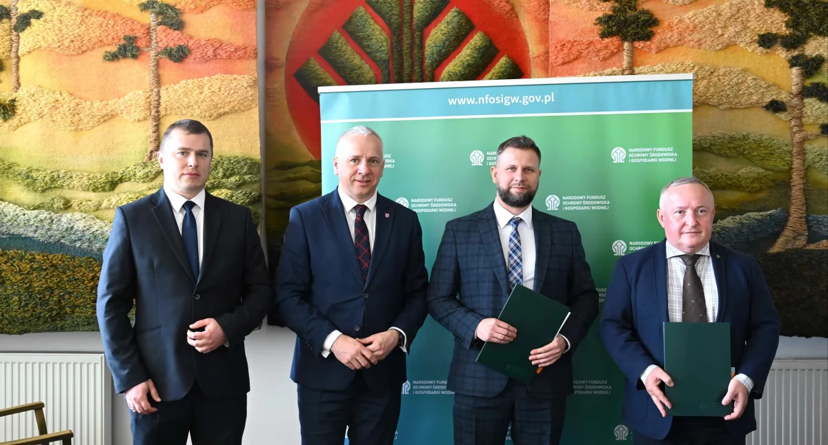 Od lewej: Dariusz Napiórkowski Członek Zarządu PE w Siedlcach,  Tomasz Hapunowicz Prezydent Miasta Siedlce,  Wojciech Pawlik Prezes Zarządu PE w Siedlcach  i Paweł Augustyn Zastępca Prezesa Zarządu NFOŚiGW.