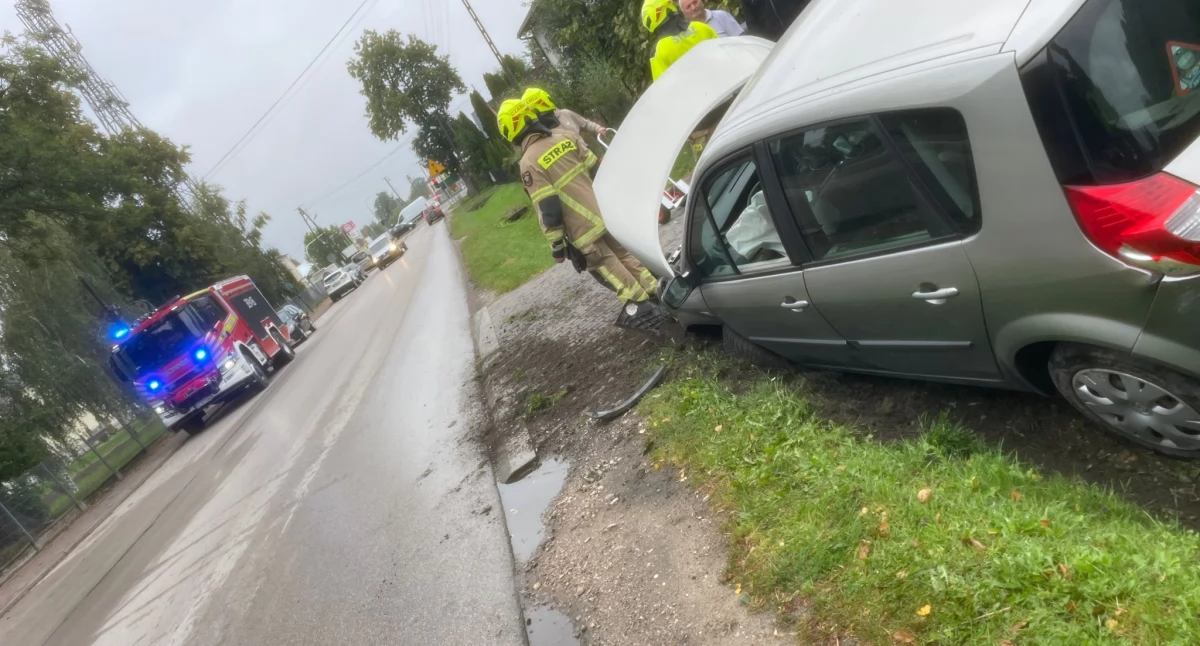 Kolizja. 18-latka miała sporo szczęścia - fot. Straż Zbuczyn