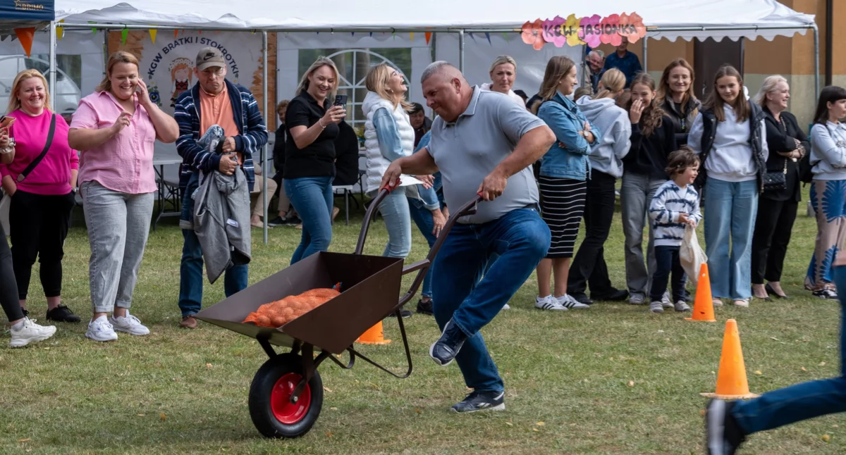 Imprezy , Spartakiadzie gminie Zbuczyn była wprawdzie konkurencja taczkami władze miały… - zdjęcie, fotografia