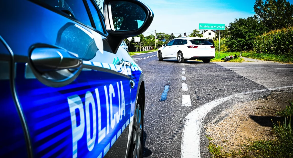 Miejsce wypadku w Trzebieszowie. Kierująca oplem potrąciła 73-letnią rowerzystkę. Fot. asp. szt. Adam Zborowski
