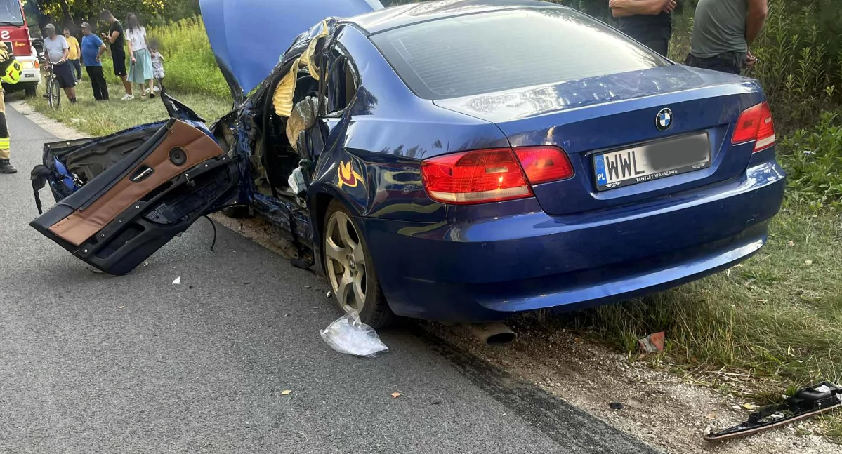 Wypadek w Trzcińcu. 22-latek dachował BMW - fot. ak