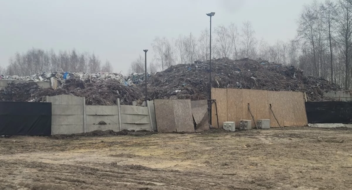 góry śmieci w Walercinie fot.A.Król