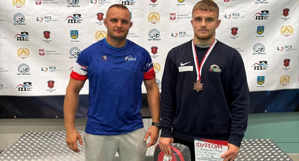 Trener Sebastian Pawlak i Patryk Kostrzewski fot. media klubowe WLKS Nowe Iganie