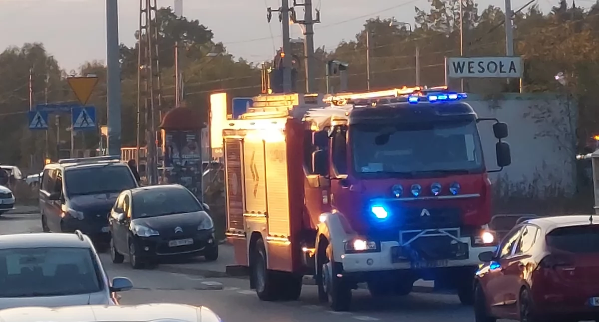Śmiertelne potrącenie na przejeździe kolejowym w Wesołej - fot. Czytelnik