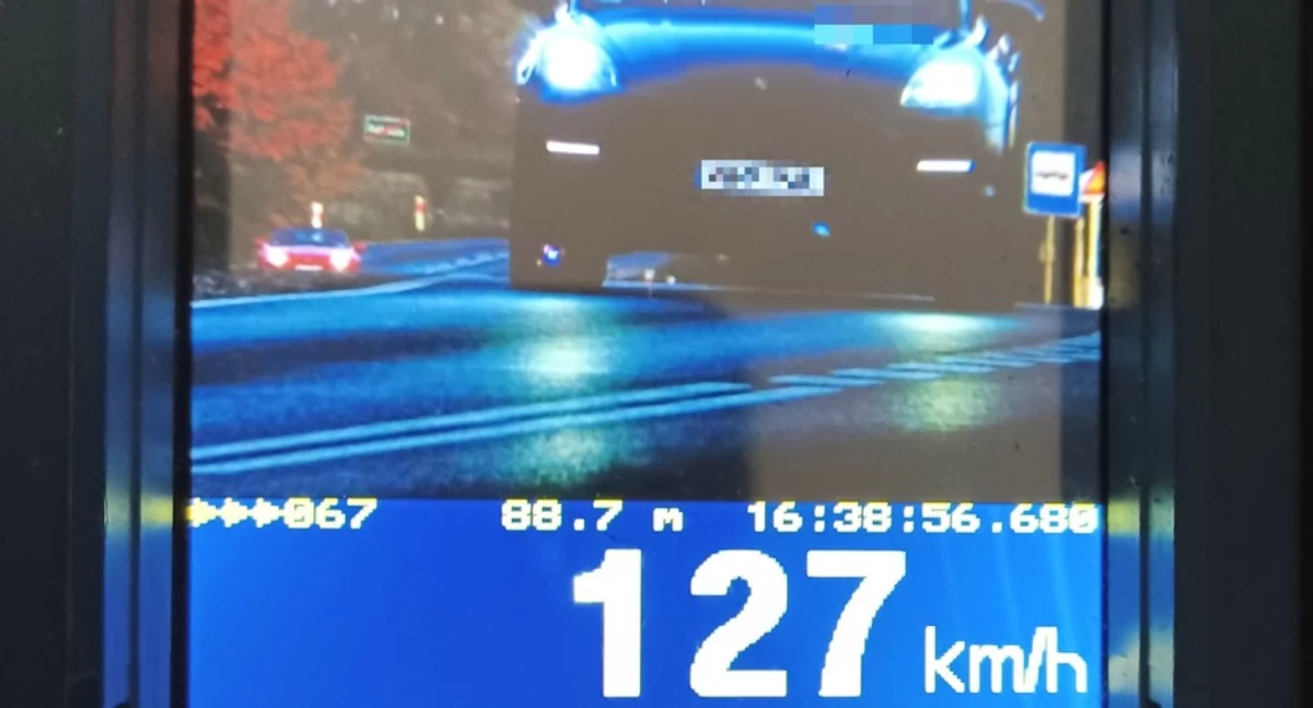 Kronika kryminalna, Pędziła porsche - zdjęcie, fotografia