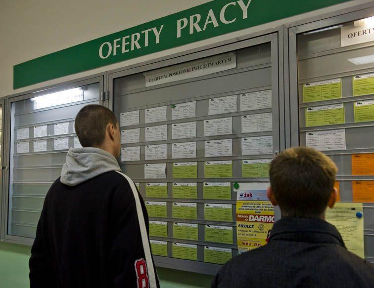 Przybywa bezrobotnych (fot. J. Mazurek) - fot. 