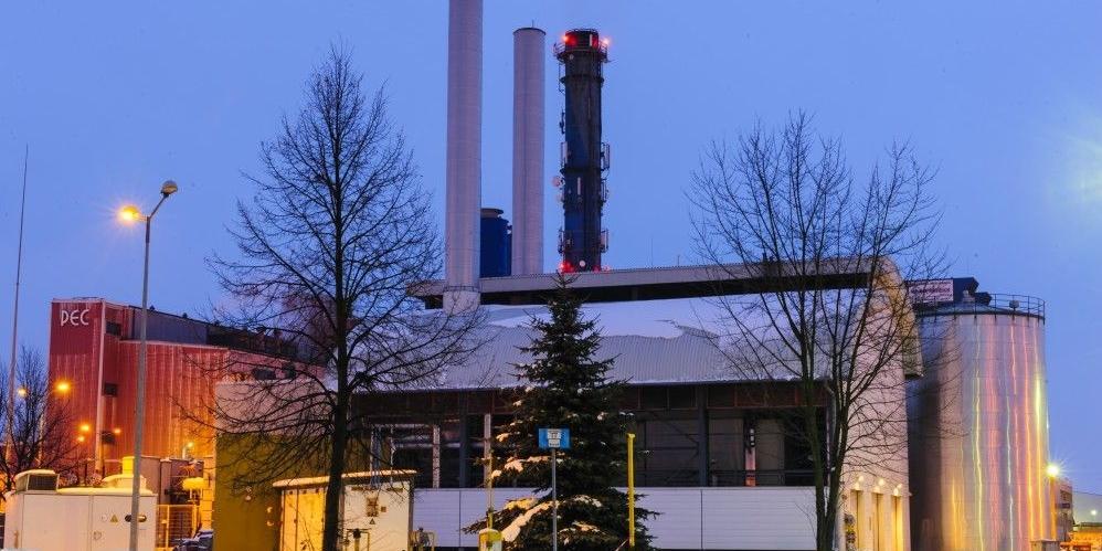 Konsekwentnie modernizowane i rozbudowywane zaplecze Przedsiębiorstwa Energetycznego w Siedlcach powoduje, że w mieście jest coraz mniej dymiących kominów. Fot. Janusz Mazurek - fot. 