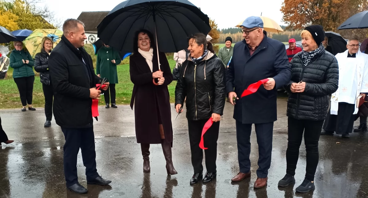 W Śmiarach-Kolonii (gm. Domanice) przecięto wstęgę na przebudowanej drodze gminnej
