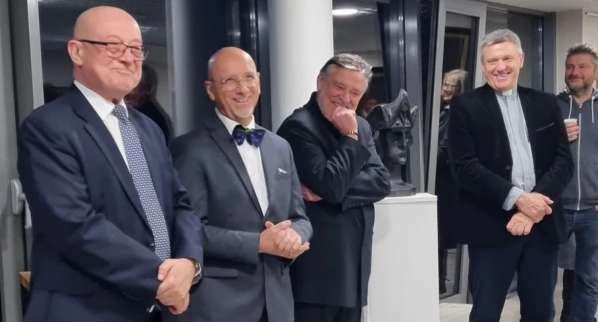 Rektor UwS Mirosław Minkina, prof. Jan Sienkiewicz, dziekan Wydziału Sztuki UwS Tomasz Nowak i dyrektor Muzeum Diecezjalnego ks. Robert Mirończuk