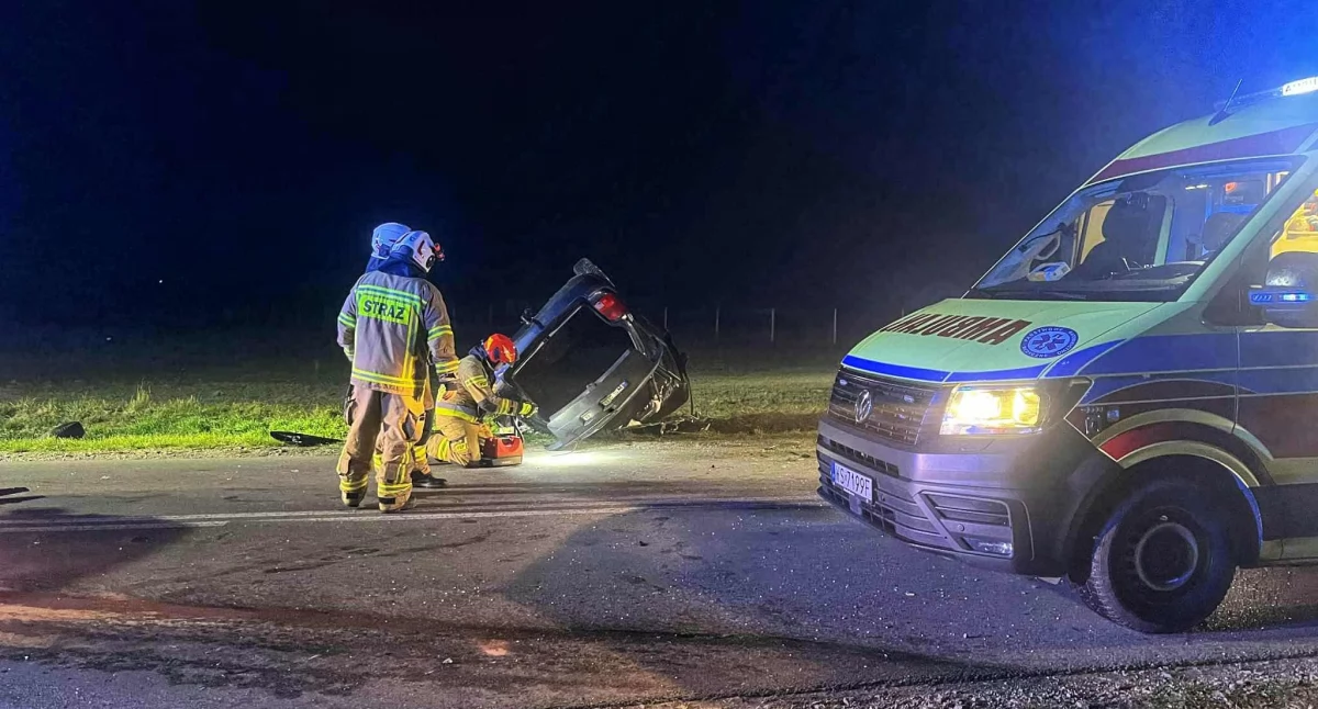 Wypadek na drodze w kierunku Hołubli. Trzy osoby poszkodowane - fot. ak