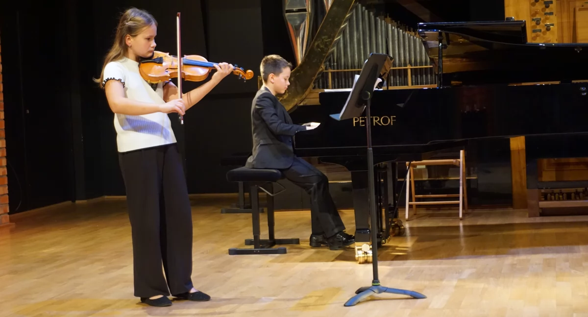 Duet Maria Król (skrzypce) i Jan Gąska (fortepian) z Ogólnokształcącej Szkoły Muzycznej w Lublinie zdobył Grand Prix konkursu.  fot. sej