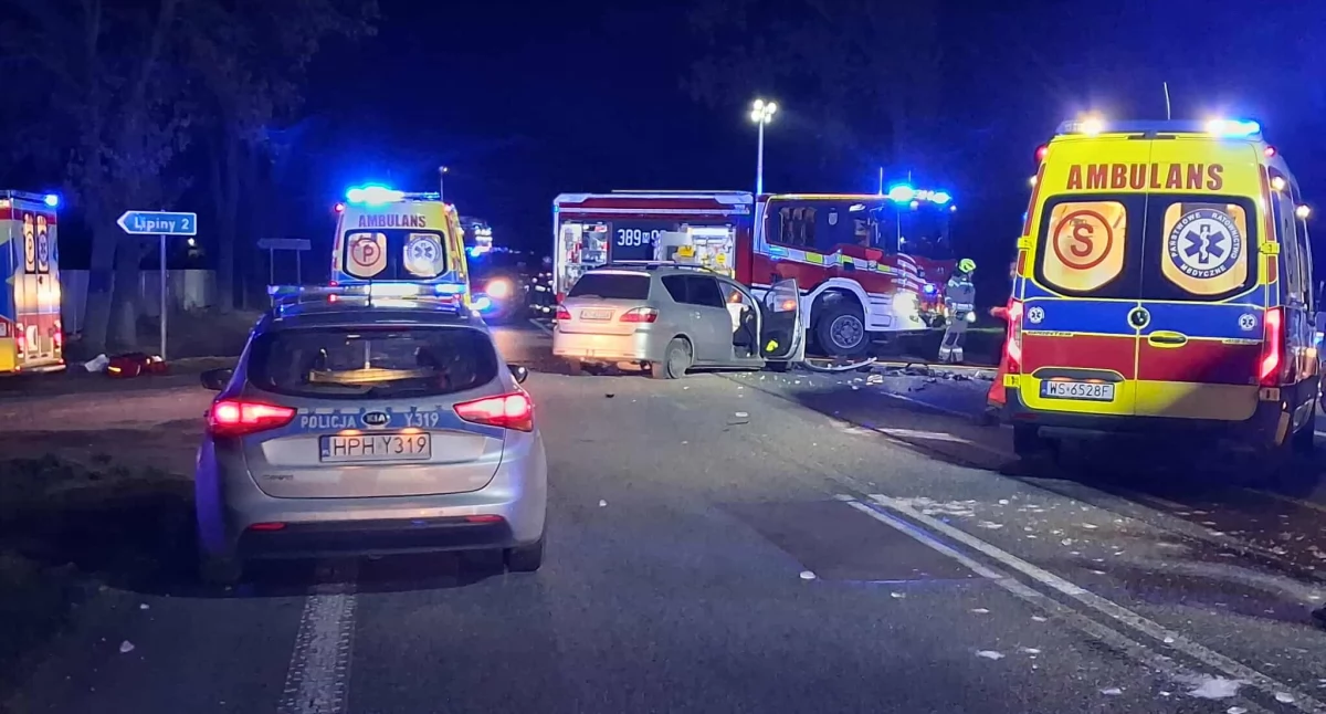 Poważny wypadek na DK2 w Ługach Rętkach. Dwa śmigłowce LPR w akcji, jedna osoba zakleszczona - fot. Aga Król