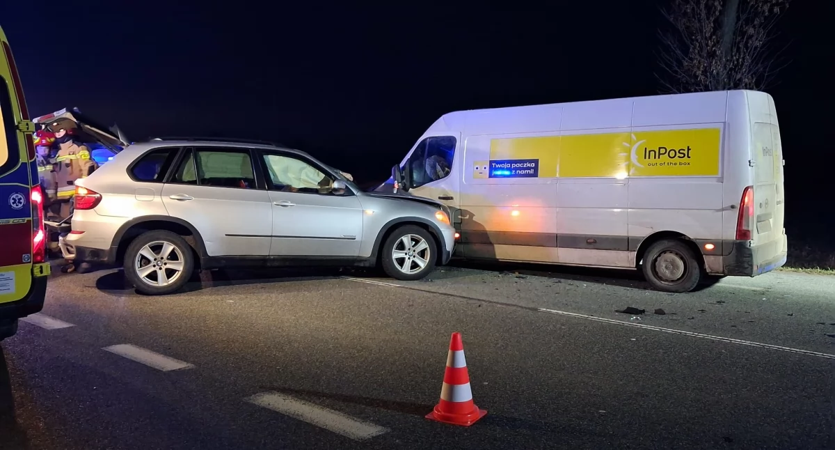 Zderzenie samochodów ns DK2 - fot. Aga Król