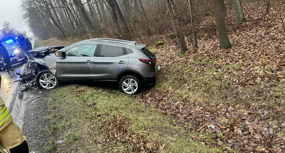 Poważny wypadek w Mościbrodach. Zderzenie czterech pojazdów, dwie osoby ranne AKTUALIZACJA! - fot. ak