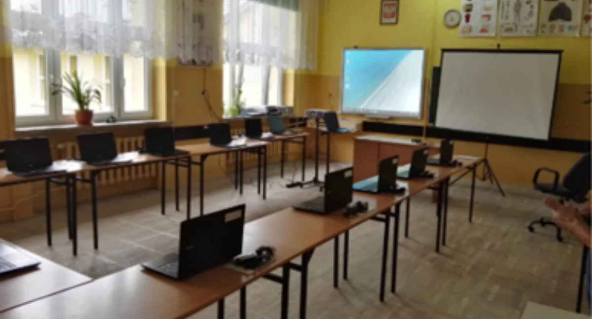 „Królówka” znów najlepsza! Uczniowie po raz trzeci triumfują w ogólnopolskim konkursie NASK i Ministerstwa Cyfryzacji