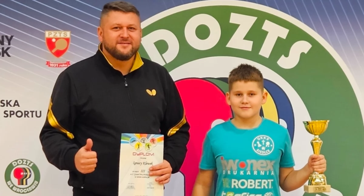 Ignacy Klewek ze swoim tatą i trenerem - Krystianem Klewkiem. 