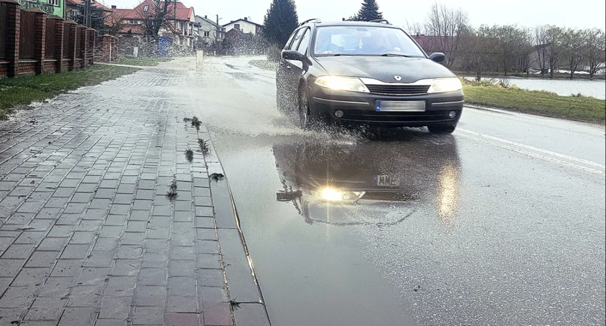  Sprawa z tą wodą jest bardzo złożona – twierdzi starosta Karol Tchórzewski.