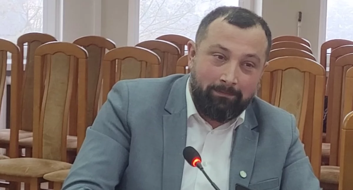 Samorząd, Radny Maciej Osiński czyta autorską szopkę sesji Obejrzyjcie nagranie video! - zdjęcie, fotografia