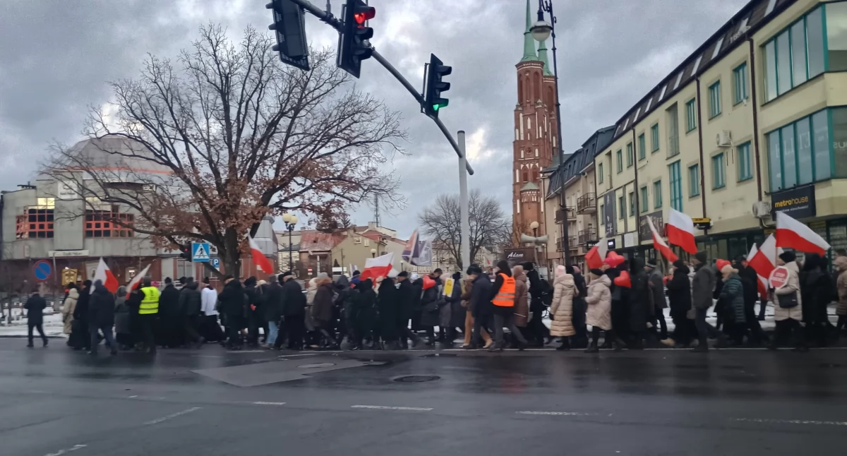 Religia, Przeszli ulicami Siedlec obronie życia intencji Ojczyzny - zdjęcie, fotografia