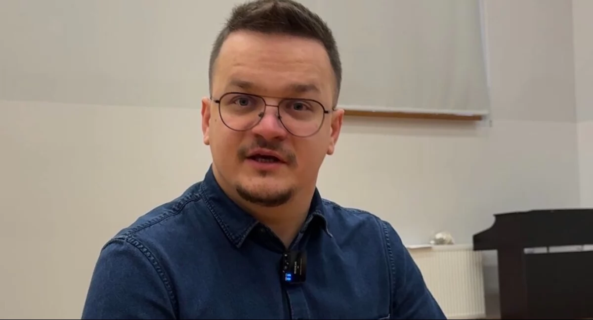 Pomysłodawcą i dyrygentem zespołu jest Sylwester Juszczyński 