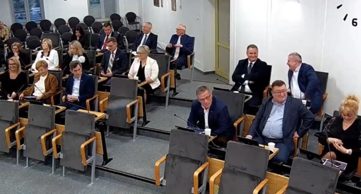 Fot. zrzut ekranu z sesji online