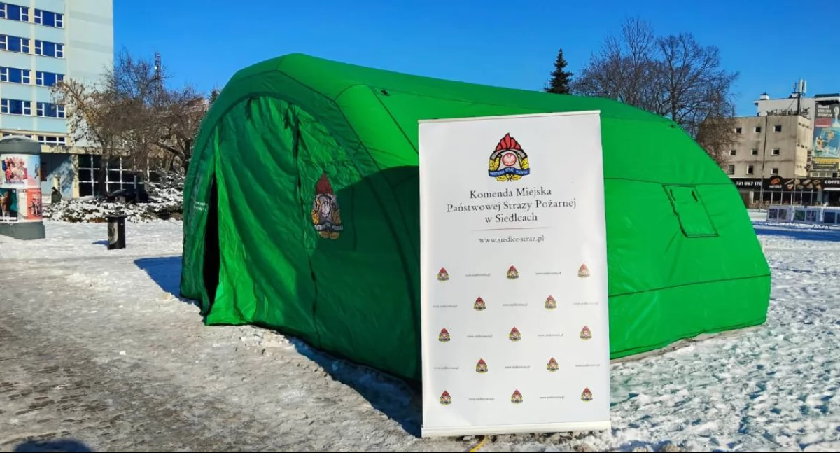 Ogrzewany namiot na Placu Sikorskiego w Siedlcach. Pomoc dla mieszkańców w czasie mrozów