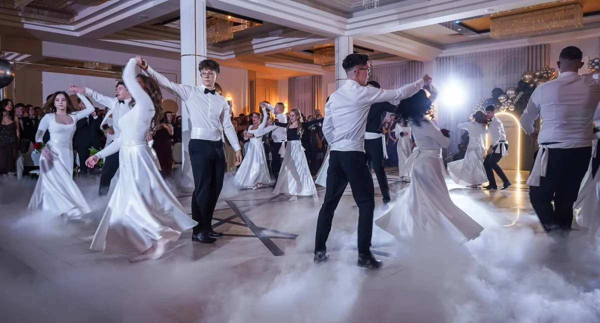 Studniówka uczniów IV LO w Siedlcach. Bal maturzystów  - fot. Alex Skums