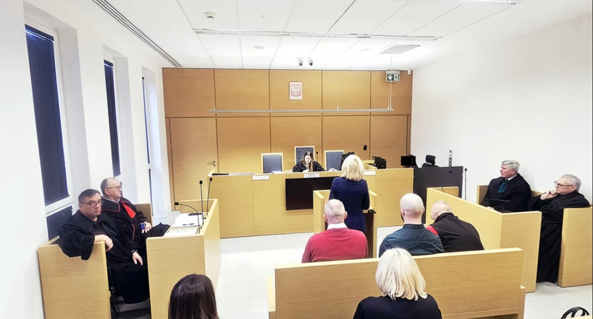 Sąd, Siedlce Ratownicy tłumaczą procedurami Córka płacząc mówi zmasakrowany - zdjęcie, fotografia