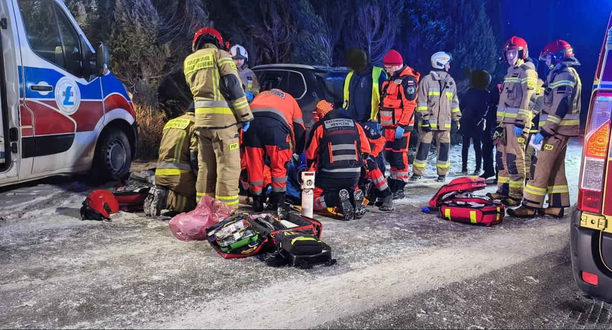 Śmiertelny wypadek w Turzych Rogach. Nie żyje kierowca BMW. Fot. KP PSP Łuków