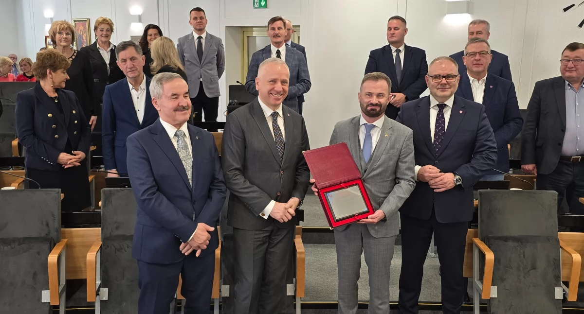 Radni docenili wyjątkowe dokonania profesora Kryspina Mitury.