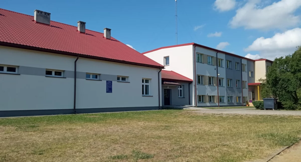 Szkoła w Mikłusach fot. archiwum