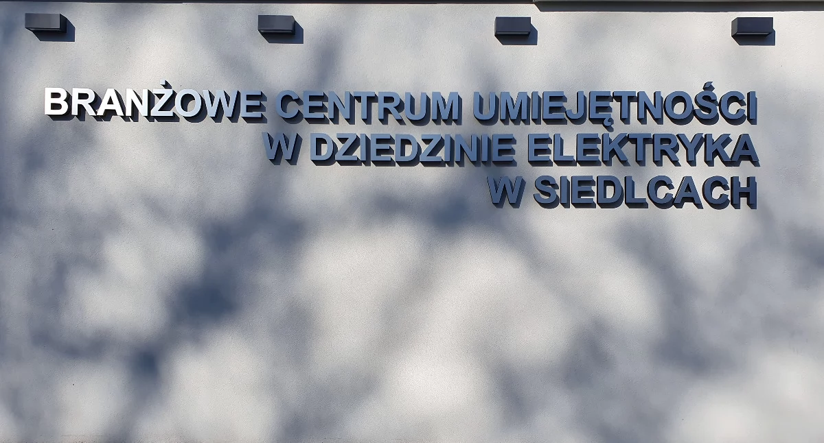 Uczniowie z Warszawy na zajęciach w Siedlcach. Praktyczna nauka elektryki w BCU nr 1 - fot. Aga Król