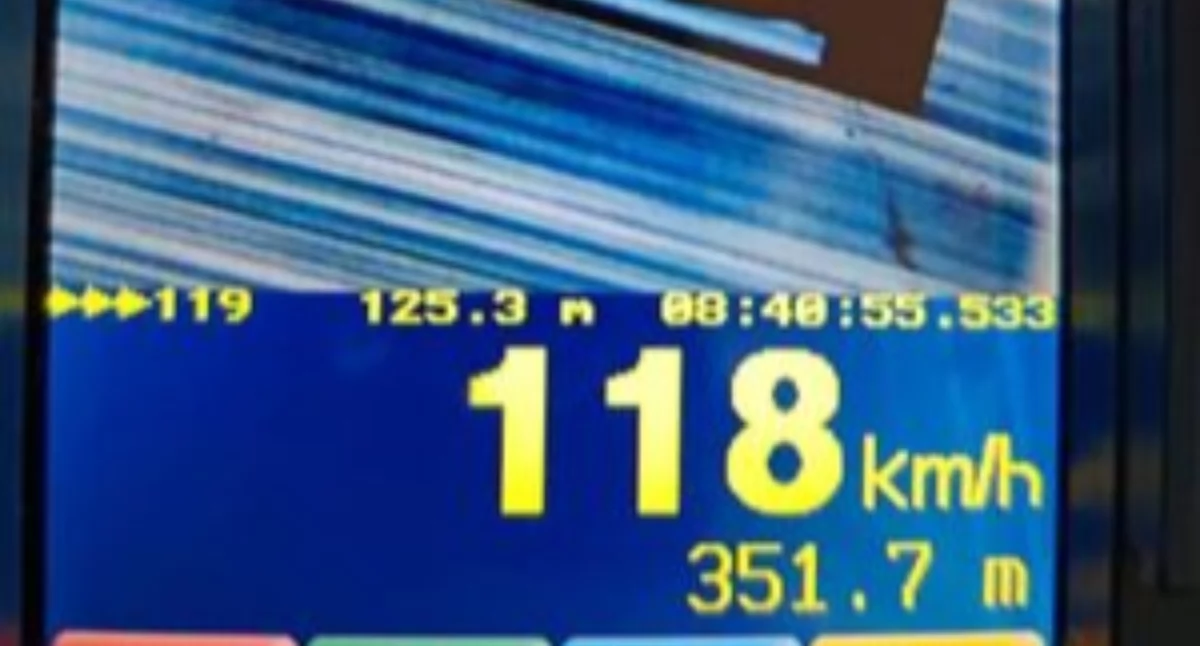 118 km/h w terenie zabudowanym. 73-latek stracił prawo jazdy i dostał wysoki mandat - fot. Policja Garwolin