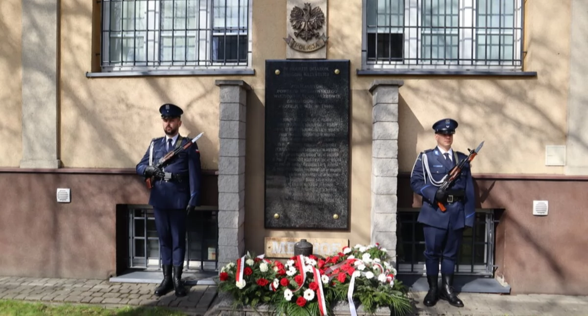 Policja, Węgrów Dzień Pamięci Ofiar Zbrodni Katyńskiej - zdjęcie, fotografia