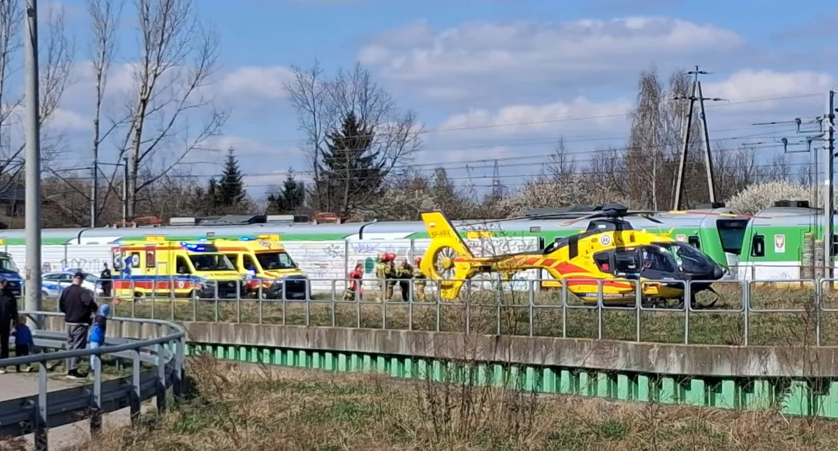 Pociąg potrącił pieszego w Siedlcach. Na miejsce wezwano śmigłowiec LPR - fot. Aga Król