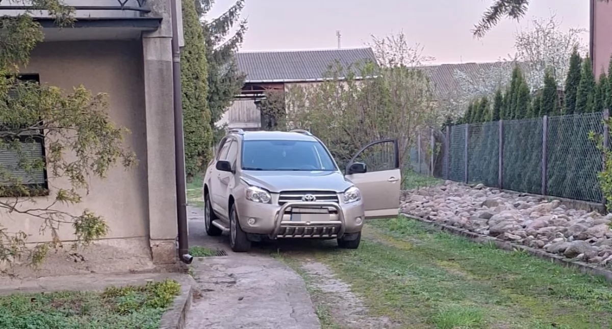 Skradzioną Toyotę sokołowscy policjanci odnaleźli w niespełna godzinę po kradzieży. Fot. KPP Sokołów Podlaski 