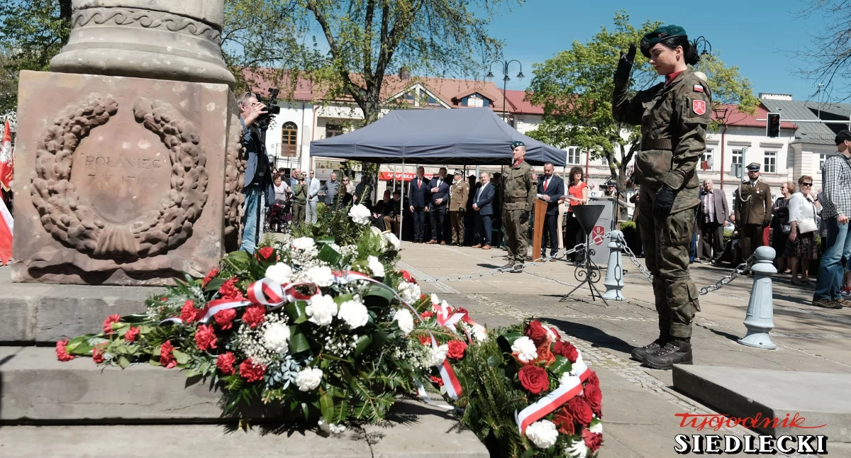 Siedlce uczciły 235. rocznicę Konstytucji 3 Maja. Uroczyste obchody z udziałem mieszkańców - fot. Aga Król